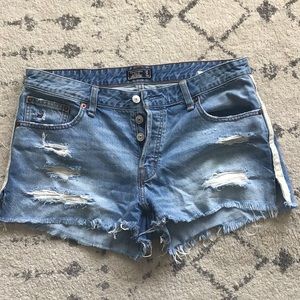 Abercrombie & Fitch Ames Low Rise Boyfriend shorts